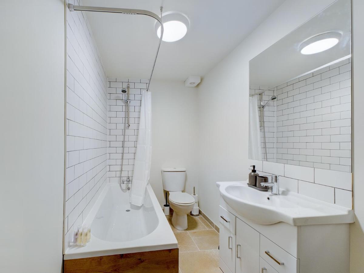 Duplex Redhill Town Centre Apt By Livingo Stays Buitenkant foto