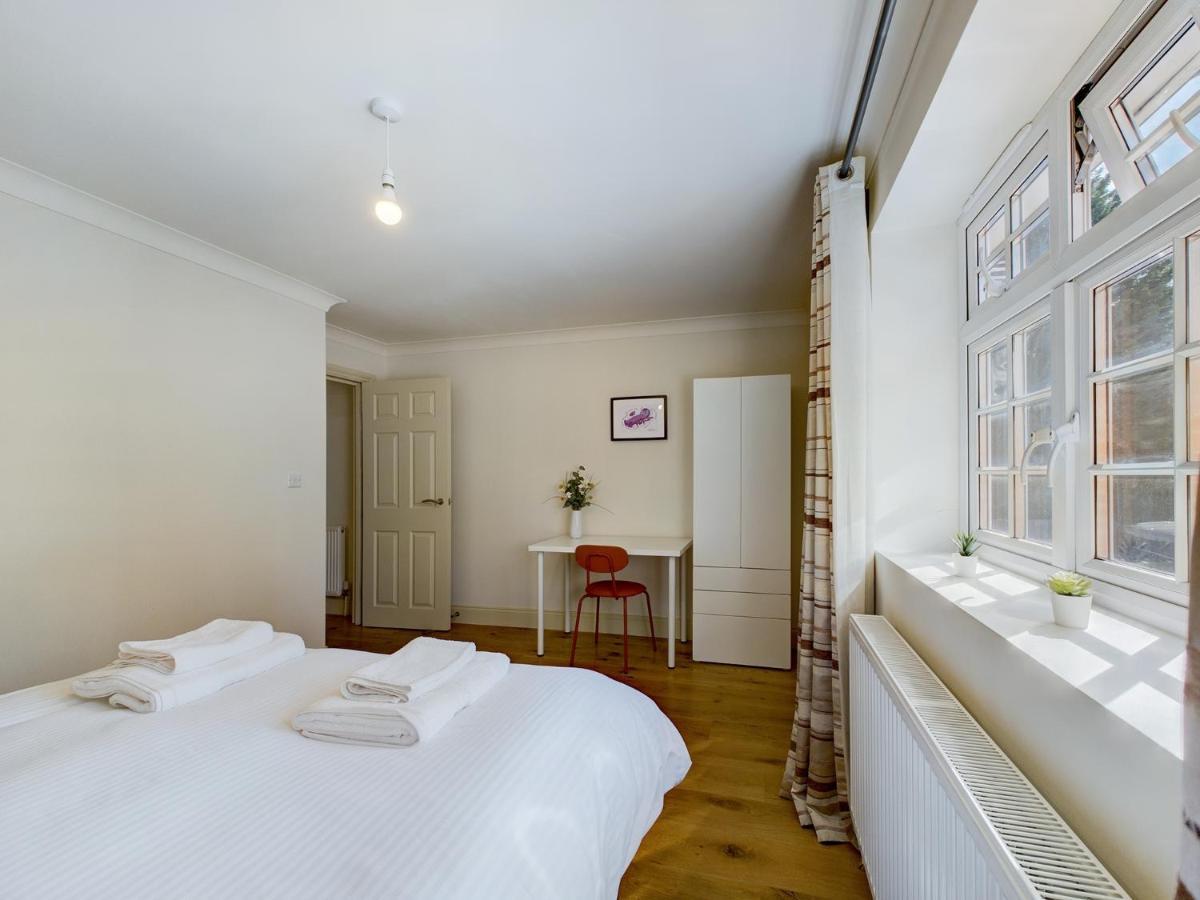 Duplex Redhill Town Centre Apt By Livingo Stays Buitenkant foto