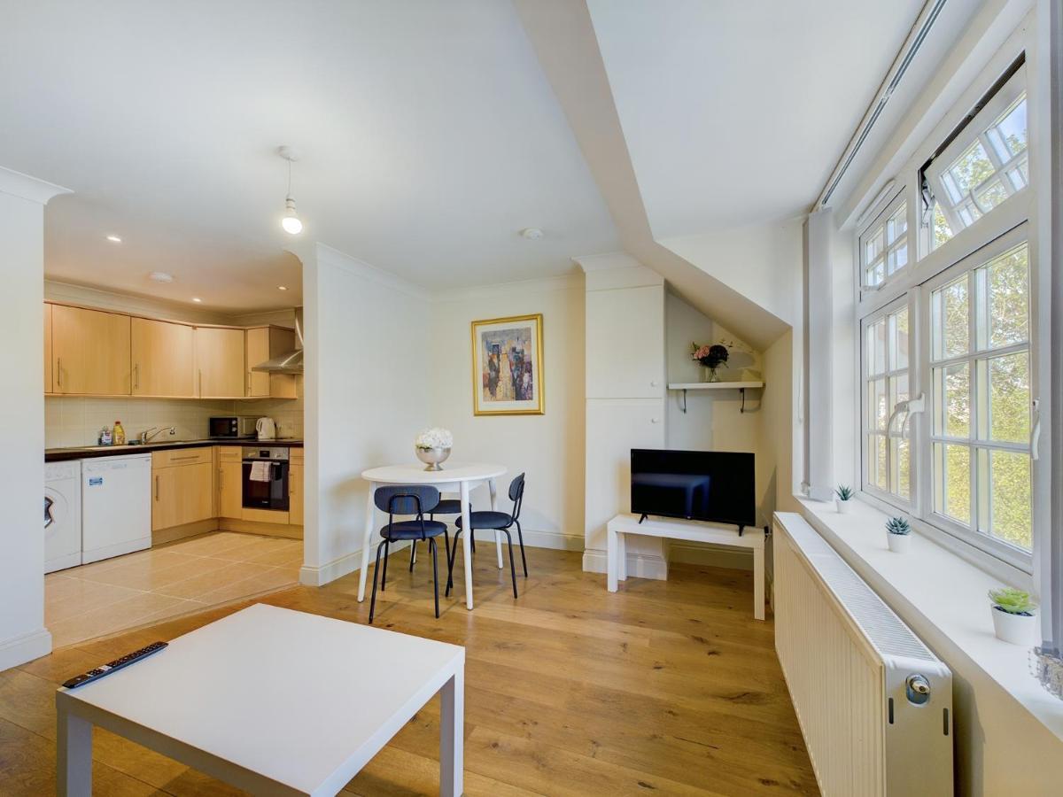 Duplex Redhill Town Centre Apt By Livingo Stays Buitenkant foto
