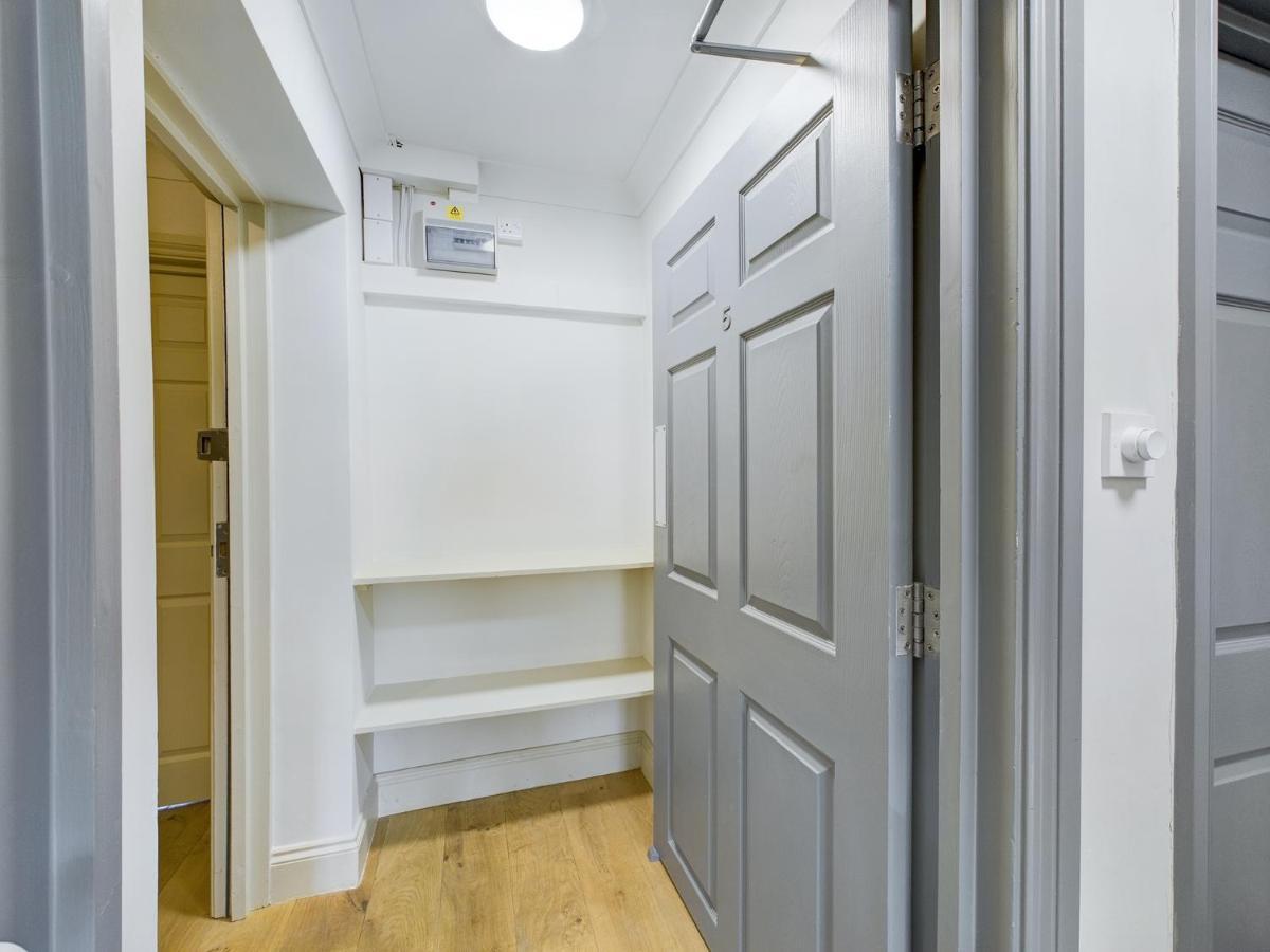 Duplex Redhill Town Centre Apt By Livingo Stays Buitenkant foto