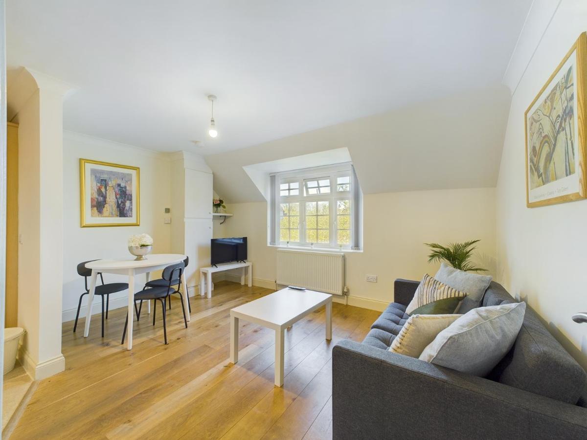 Duplex Redhill Town Centre Apt By Livingo Stays Buitenkant foto