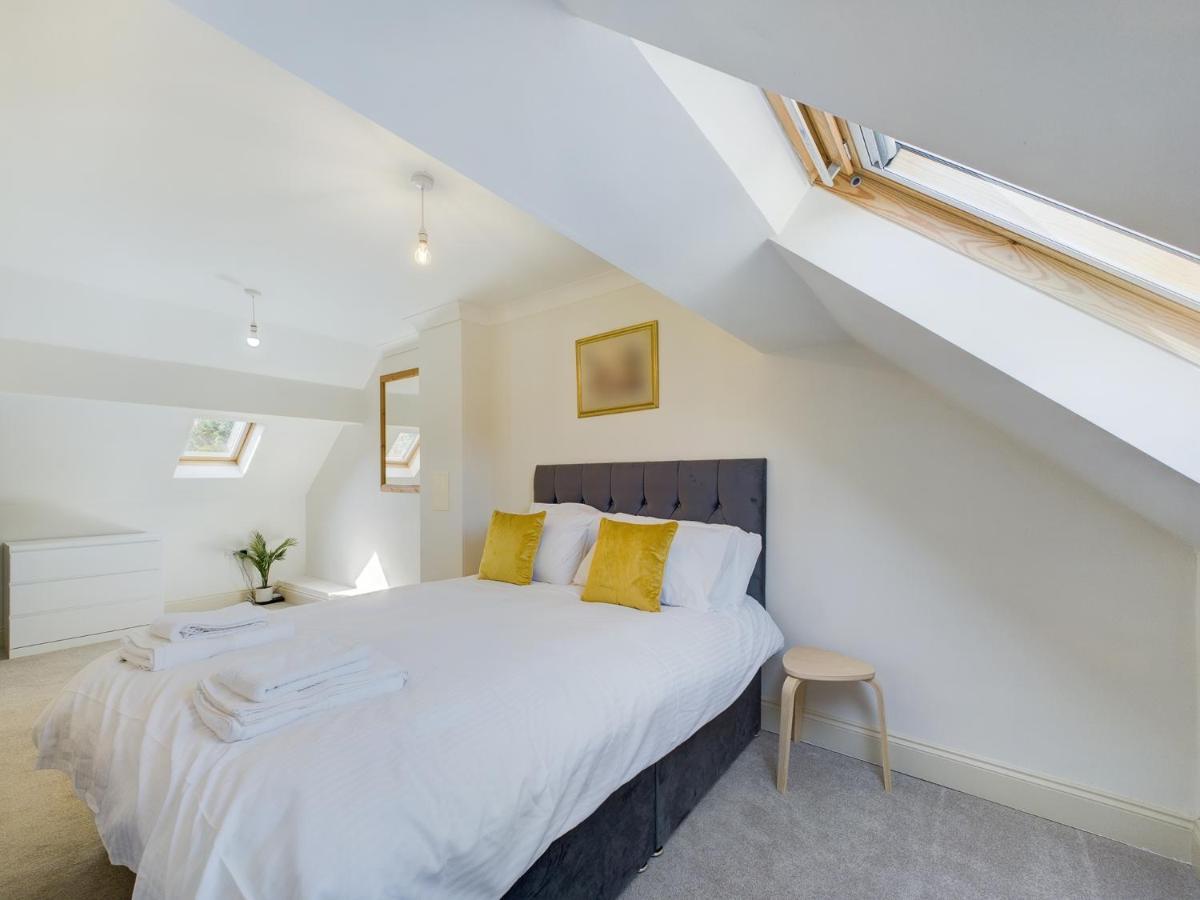 Duplex Redhill Town Centre Apt By Livingo Stays Buitenkant foto