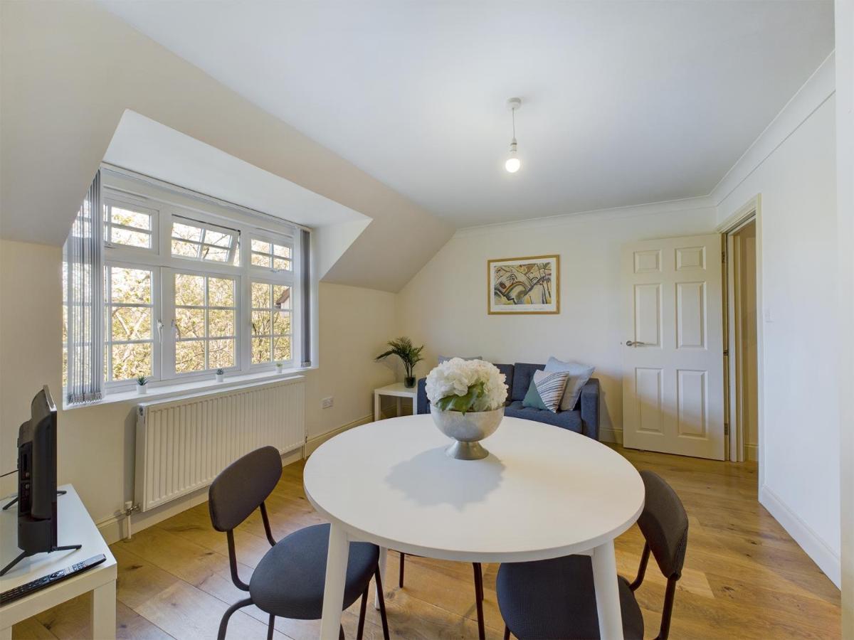Duplex Redhill Town Centre Apt By Livingo Stays Buitenkant foto